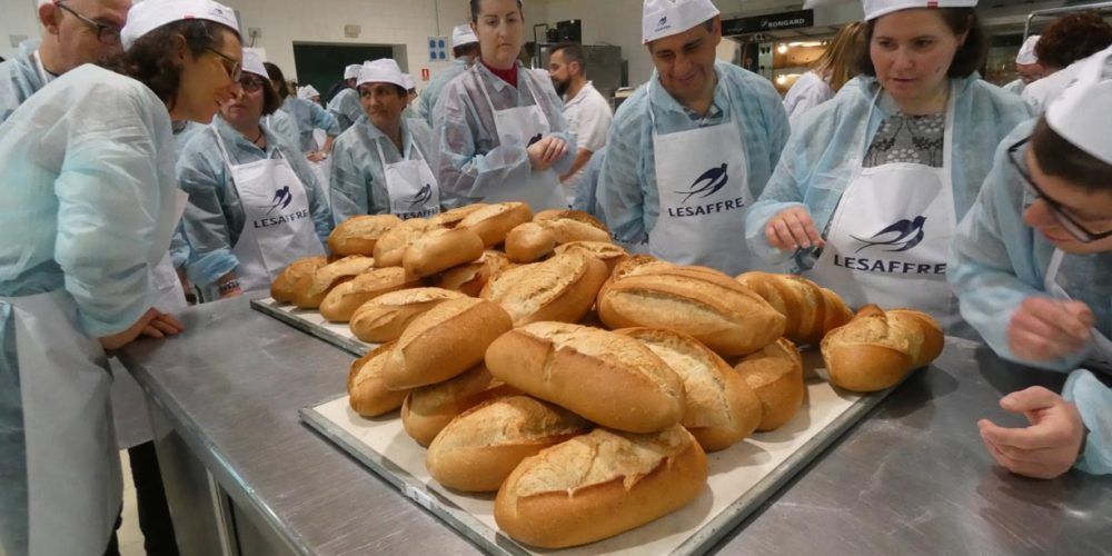 Oficina de panificação em colaboração com a Fundação Personas